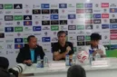 Pelatih Semen Padang FC, Stefano Cugurra saat konferensi pers seusai pertandingan. (Foto: ileague.id)