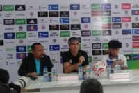 Pelatih Semen Padang FC, Stefano Cugurra saat konferensi pers seusai pertandingan. (Foto: ileague.id)