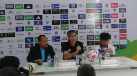 Pelatih Semen Padang FC, Stefano Cugurra saat konferensi pers seusai pertandingan. (Foto: ileague.id)