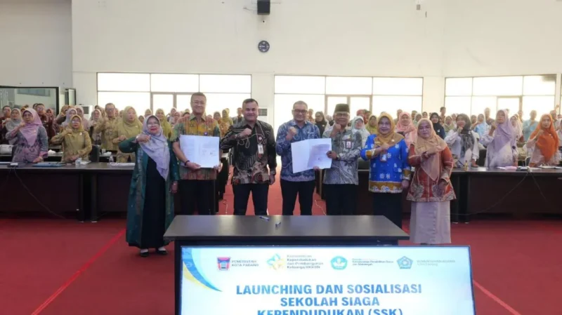 Sekdako Padang Raju Minropa saat Peluncuran dan Sosialisasi SSK Tingkat Kota Padang 2026 di Ruang Bagindo Aziz Chan, Balai Kota Padang, Kamis (15/10/2026). (Foto: Pemko Padang)