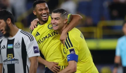 Pemain Al Nassr merayakan gol