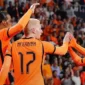 Pemain Belanda merayakan gol ke gawang Serbia. (Foto: IG @onsoranje)