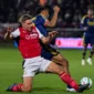 Pemain Fleetwood dan Arsenal terlibat duel sengit memperebutkan bola dalam pertandingan Carabao Cup. (Foto: IG @fleetwoodtownfc)