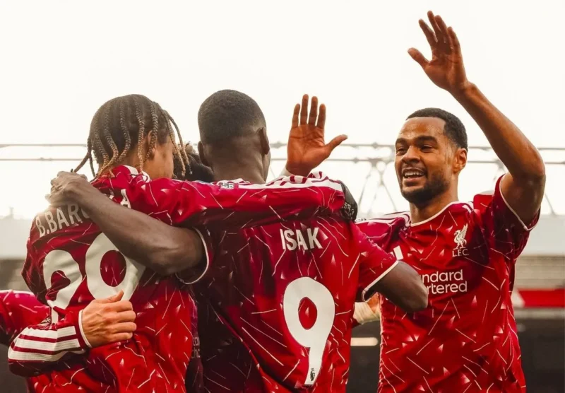 Pemain Liverpool merayakan gol ke gawang Brighton & Hove Albion dalam lanjutan Premier League di Anfield, Minggu (25/10/2026) malam WIB. (Foto: IG @liverpoolfc)