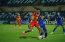 Pemain Semen Padang FC berduel dengan pemain Persiku Kudus, Sabtu (24/10/2026). (Foto: MO Semen Padang FC)