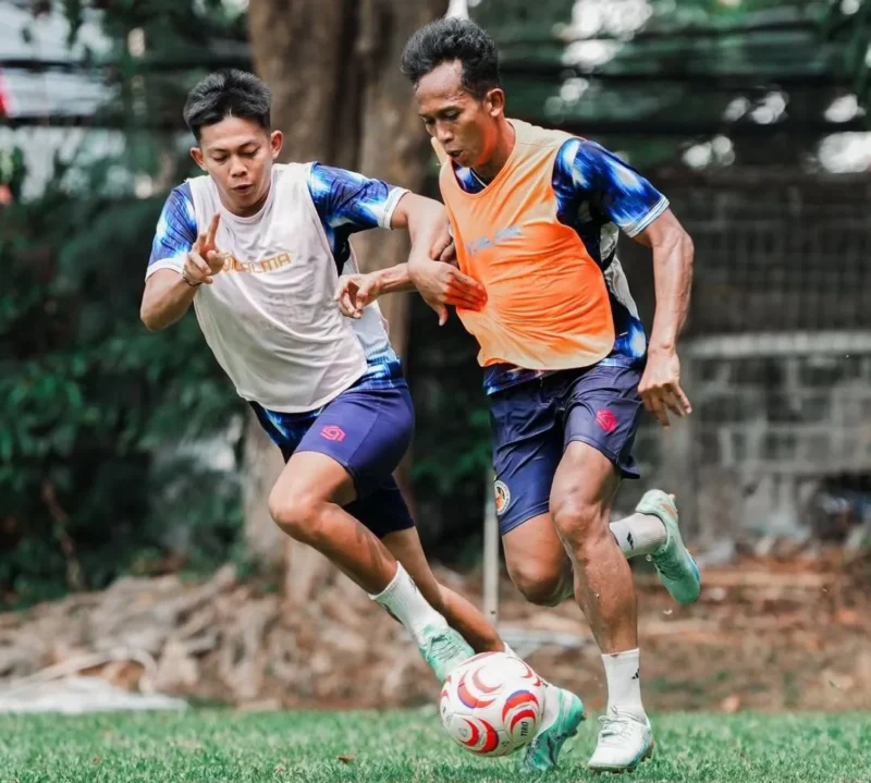 Pemain Semen Padang FC menjalani latihan jelang pertandingan lawan PSPS Pekanbaru pada Minggu (4/10/2026). (Foto: IG @semenpadangfcid)