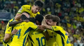Para pemain Villarreal merayakan gol ke gawang Napoli. (Foto: IG @villarrealcf)