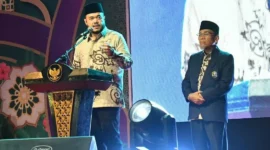 Wali Kota Padang Fadly Amran didampingi Wakil Wali Kota Maigus memberikan sambutan saat pembukaan MTQ Nasional ke-42 Tingkat Kota Padang pada Sabtu (10/10/2026) malam. (Foto: Pemko Padang)