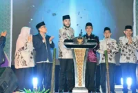 Wali Kota Padang Fadly Amran bersama Wakil Wali Kota Maigus Nasir membuka MTQ Nasional ke-42 Tingkat Kota Padang di Lapangan Upacara Balai Kota Padang, Sabtu (10/10/2026) malam. (Foto: Pemko Padang)