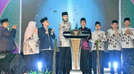 Wali Kota Padang Fadly Amran bersama Wakil Wali Kota Maigus Nasir membuka MTQ Nasional ke-42 Tingkat Kota Padang di Lapangan Upacara Balai Kota Padang, Sabtu (10/10/2026) malam. (Foto: Pemko Padang)
