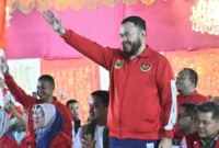 Wali Kota Padang Fadly Amran menghadiri pembukaan Porprov Sumbar XVI 2026 di halaman Istana Gubernur Sumbar, Jumat (2/10/2026) malam. (Foto: Pemko Padang)
