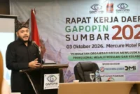 Wali Kota Padang, Fadly Amran membuka Rakerda Gapopin Sumbar Tahun 2026 di Hotel Mercure, Sabtu (3/10/2026). (Foto: Pemko Padang)