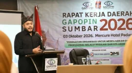 Wali Kota Padang, Fadly Amran membuka Rakerda Gapopin Sumbar Tahun 2026 di Hotel Mercure, Sabtu (3/10/2026). (Foto: Pemko Padang)
