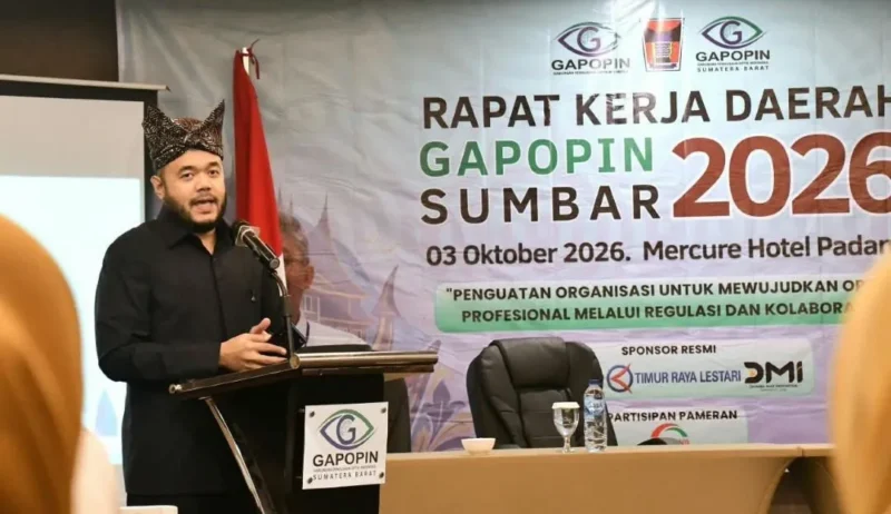 Wali Kota Padang, Fadly Amran membuka Rakerda Gapopin Sumbar Tahun 2026 di Hotel Mercure, Sabtu (3/10/2026). (Foto: Pemko Padang)
