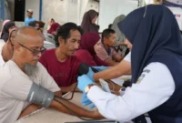 KAI Divre II Sumbar menggelar pemeriksaan kesehatan dan pengobatan gratis bagi masyarakat di Stasiun Kampung Jua. (Foto: KAI Divre II Sumbar)