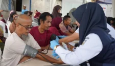 KAI Divre II Sumbar menggelar pemeriksaan kesehatan dan pengobatan gratis bagi masyarakat di Stasiun Kampung Jua. (Foto: KAI Divre II Sumbar)