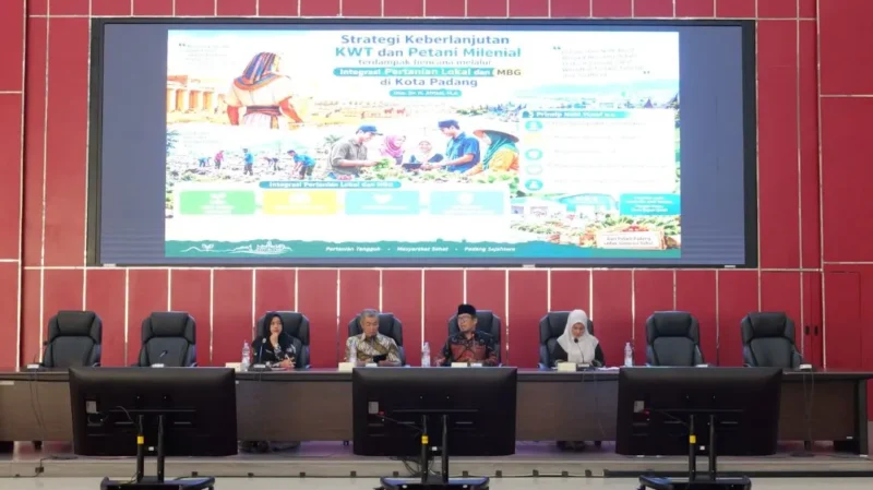 Dinas Perikanan dan Pangan Padang menggelar Rapat Strategi Keberlanjutan KWT dan Petani Milenial Terdampak Bencana di Gedung Bagindo Aziz Chan Balai Kota Padang Aie Pacah, Jumat (16/10/2026). (Foto: Pemko Padang)