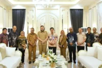 Wali Kota Padang, Fadly Amran menerima kunjungan SVP Institutional Group BRI Kantor Pusat, Edi Setiawan di Kediaman Resmi Wali Kota, Selasa (20/10/2026). (Foto: Pemko Padang)