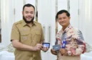 Wali Kota Padang Fadly Amran menggelar pertemuan dengan SVP Institutional Group BRI Kantor Pusat Edi Setiawan dan Regional Funding & Transaction Banking di Rumad Dinas Wali Kota, Selasa (20/10/2026). (Foto: Pemko Padang)