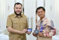 Wali Kota Padang Fadly Amran menggelar pertemuan dengan SVP Institutional Group BRI Kantor Pusat Edi Setiawan dan Regional Funding & Transaction Banking di Rumad Dinas Wali Kota, Selasa (20/10/2026). (Foto: Pemko Padang)