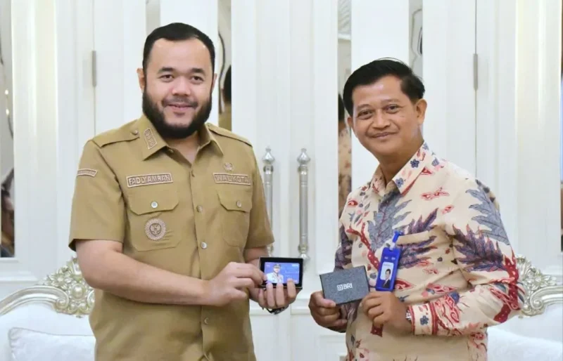 Wali Kota Padang Fadly Amran menggelar pertemuan dengan SVP Institutional Group BRI Kantor Pusat Edi Setiawan dan Regional Funding & Transaction Banking di Rumad Dinas Wali Kota, Selasa (20/10/2026). (Foto: Pemko Padang)