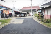 Dinas PUPR Padang melakukan penambalan di Jalan Kampung Jao Dalam, Kecamatan Padang Barat, Rabu (28/10/2026). (Foto: Pemko Padang)