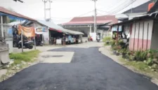 Dinas PUPR Padang melakukan penambalan di Jalan Kampung Jao Dalam, Kecamatan Padang Barat, Rabu (28/10/2026). (Foto: Pemko Padang)