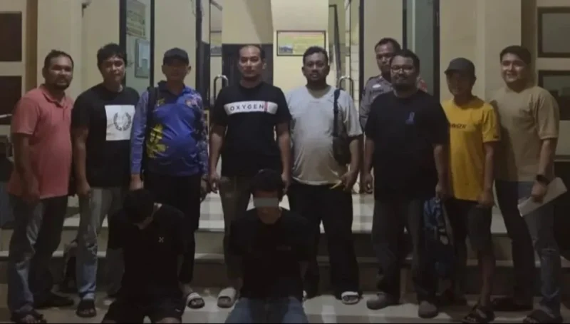 Tim Klewang Satreskrim Polresta Padang membekuk dua pelaku pencurian Isuzu Panther di Kabupaten Bungo, Jambi. (Foto: Polresta Padang)