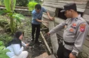 Anggota kepolisian mendatangi lokasi yang disatroni maling di Kecamatan Batang Anai, Padang Pariaman. (Foto: Ist)