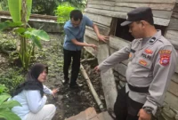 Anggota kepolisian mendatangi lokasi yang disatroni maling di Kecamatan Batang Anai, Padang Pariaman. (Foto: Ist)