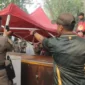 Satpol PP Padang mensterilkan area dalam portal GOR H Agus Salim dari aktivitas PKL selama 8–14 Oktober. (Foto: Humas Satpol PP Padang)