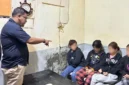 Satpol PP Padang Pariaman membawa empat pasangan muda-mudi ke Mako untuk pemeriksaan. (Foto: Satpol PP Damkar Padang Pariaman)