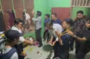 Polres Pasbar mengamankan dua pria dan menyita sabu serta sejumlah barang bukti dalam penggerebekan di Kecamatan Kinali. (Foto: Polres Pasbar)