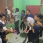 Polres Pasbar mengamankan dua pria dan menyita sabu serta sejumlah barang bukti dalam penggerebekan di Kecamatan Kinali. (Foto: Polres Pasbar)