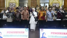 Bunda PAUD Kota Padang, Dian Puspita Fadly Amran sat pengukuhan Bunda PAUD Kecamatan se-Kota Padang di Balai Kota Padang, Sabtu (31/10/2026). (Foto: Pemko Padang)