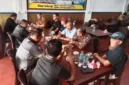 Pengurus DPW IKPS Provinsi Riau saat bersilaturahmi dengan DPD IKPS Kabupaten Bengkalis di kedai kopi Langkisau, Kecamatan Rumbai. (Foto: Dok. Mil)