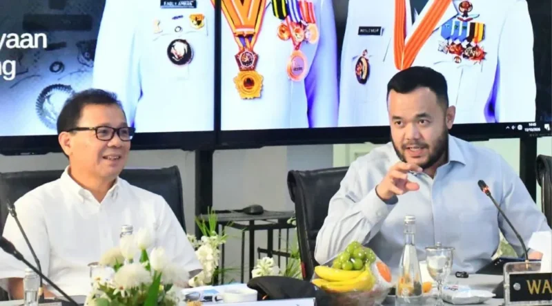 Wali Kota Padang, Fadly Amran menerima kunjungan Tim Penilai Kabupaten/Kota Terbaik dalam Penyelenggaraan Sistem Pengelolaan Sanitasi 2026 di Gedung Putih, Kediaman Resmi Wali Kota, Senin (26/10/2026). (Foto: Pemko Padang)