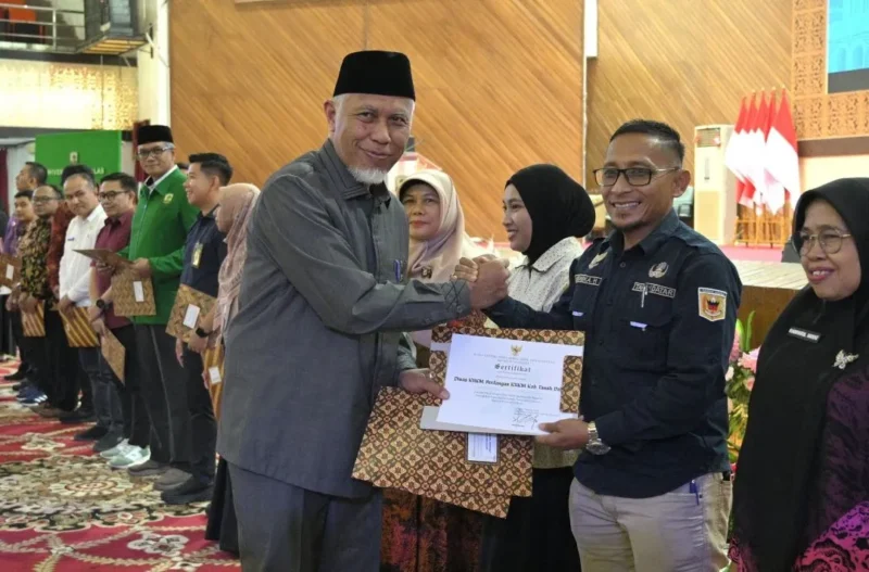 Peningkatan Kapasitas Wirausaha Terdampak Bencana melalui Klinik UMKM Minang Bangkit Regional II Sumbar di Auditorium Unand, Jumat (2/10/2026). (Foto: Adpsb)
