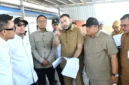 Wali Kota Padang, Fadly Amran, mendampingi COO Danantara Indonesia sekaligus Kepala BP BUMN, Dony Oskaria meninjau Pelabuhan Muaro Padang hingga kawasan Kota Tua, Selasa (27/10/2026). (Foto: Pemko Padang)