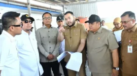 Wali Kota Padang, Fadly Amran, mendampingi COO Danantara Indonesia sekaligus Kepala BP BUMN, Dony Oskaria meninjau Pelabuhan Muaro Padang hingga kawasan Kota Tua, Selasa (27/10/2026). (Foto: Pemko Padang)