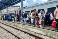 KAI Divre II Sumbar mengingatkan penumpang menjaga ketertiban dan melaporkan gangguan kepada petugas. (Foto: KAI Divre II Sumbar)