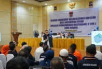 Wali Kota Padang Fadly Amran saat penutupan Workshop Kesiapsiagaan Bencana bagi pengurus LPM se-Kota Padang di Asrama Haji Padang, Rabu (28/10/2026). (Foto: Pemko Padang)