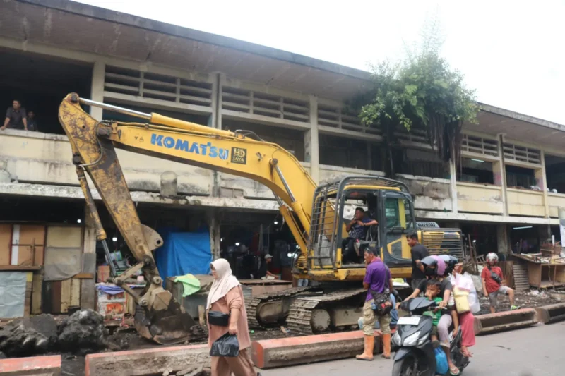 Pemko Padang merehabilitasi drainase dan trotoar Pasar Raya serta menata Jalan Samudera. (Foto: Pemko Padang)