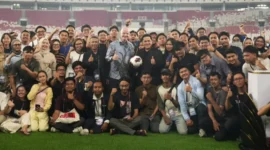 Presiden FIFA Gianni Infantino bersama Ketum PSSI Erick Thohir meninjau Stadion Utama GBK untuk persiapan FIFA ASEAN CUP 2026, Senayan, Jakarta Pusat, Minggu (4/10) malam. (Foto: Raiky/Kemenpora.go.id)