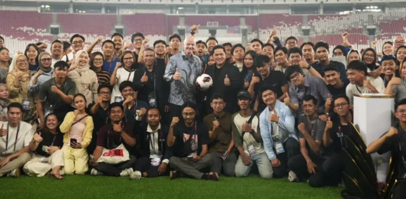 Presiden FIFA Gianni Infantino bersama Ketum PSSI Erick Thohir meninjau Stadion Utama GBK untuk persiapan FIFA ASEAN CUP 2026, Senayan, Jakarta Pusat, Minggu (4/10) malam. (Foto: Raiky/Kemenpora.go.id)