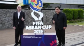 Presiden FIFA Gianni Infantino tiba di Indonesia, Minggu (4/10) sore dan disambut langsung oleh Ketua Umum PSSI Erick Thohir. (Foto: Herry/Kemenpora.go.id)