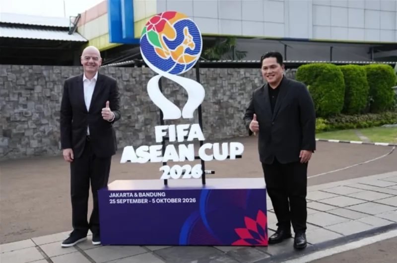 Presiden FIFA Gianni Infantino tiba di Indonesia, Minggu (4/10) sore dan disambut langsung oleh Ketua Umum PSSI Erick Thohir. (Foto: Herry/Kemenpora.go.id)