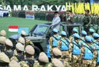 Presiden Prabowo Subianto meninjau barisan pasukan saat upacara HUT ke-81 TNI di Lapangan Prima, Markas Besar TNI, Cilangkap, Jakarta, Senin (5/10/2026). (Foto: BPMI Setpres)