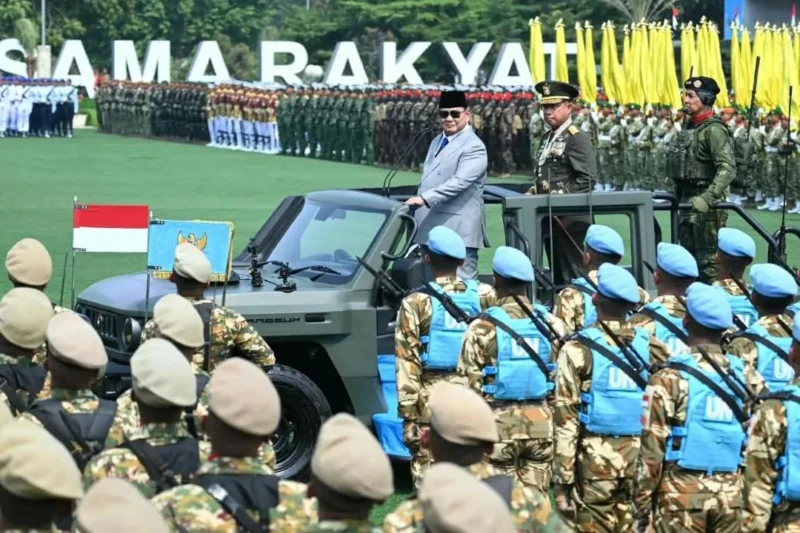 Presiden Prabowo Subianto meninjau barisan pasukan saat upacara HUT ke-81 TNI di Lapangan Prima, Markas Besar TNI, Cilangkap, Jakarta, Senin (5/10/2026). (Foto: BPMI Setpres)