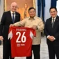 Presiden Prabowo Subianto menerima kunjungan Presiden FIFA Gianni Infantino dan Menpora sekaligus Ketua Umum PSSI Erick Thohir di Istana Merdeka, Jakarta, Senin (5/10/2026). (Foto: Setkab RI)